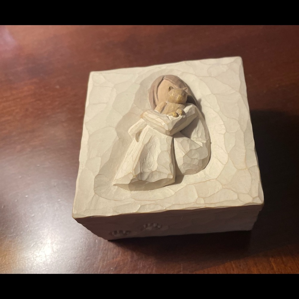 Willow Tree keepsake box like new. Smoke free home.